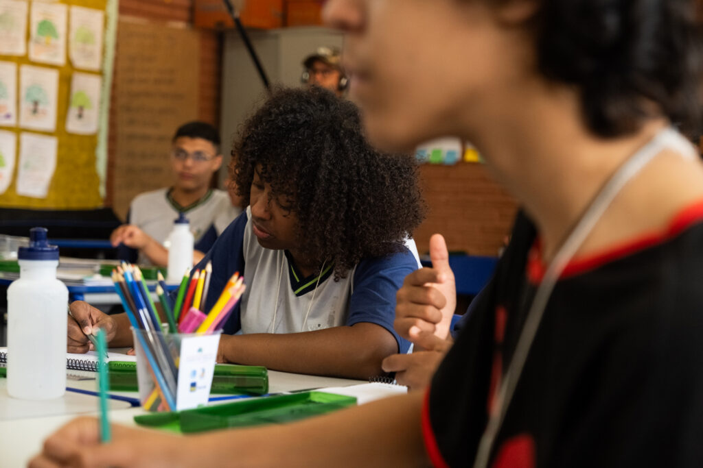 Descubra atividades de matemática para ensino médio, com dicas práticas e exemplos para melhorar o aprendizado dos alunos.